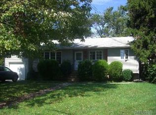 215 Birch Ave, Farmingdale, NY 11735
