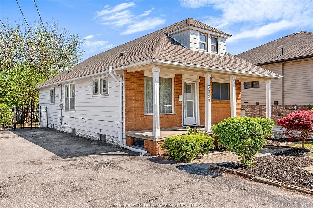 4 bed, $2,500 — Photo 4