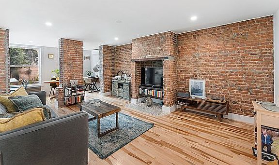 3rd image of 386 Putnam Ave