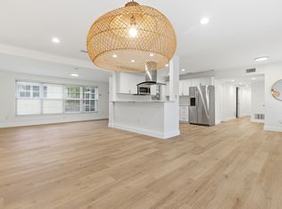 327 Sunny Ln, Belleair, FL 33756