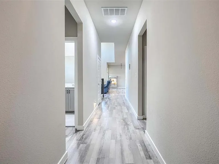 3300 Hawkins Ave — Photo 5