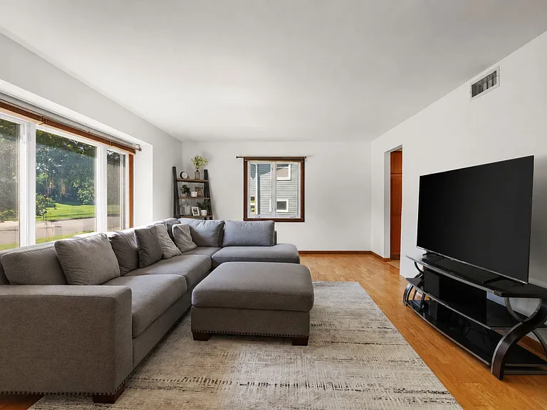 3622 Rolling Hill Dr — Photo 14
