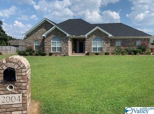 2004 Cedarwood Dr SW, Hartselle, AL 35640