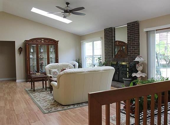 4th image of 16542 Branchwood Dr