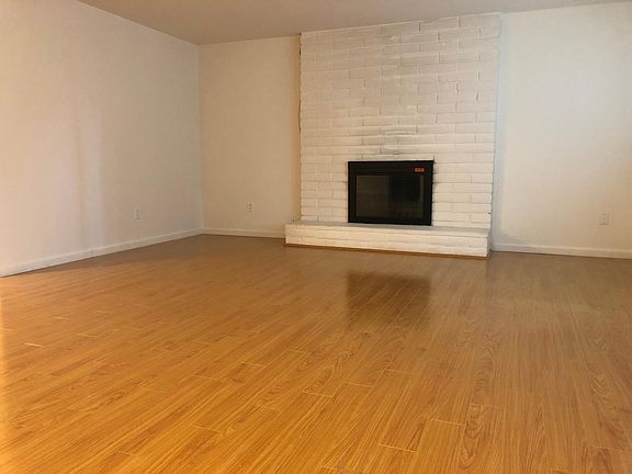 5th image of 670 Begonia Way #1