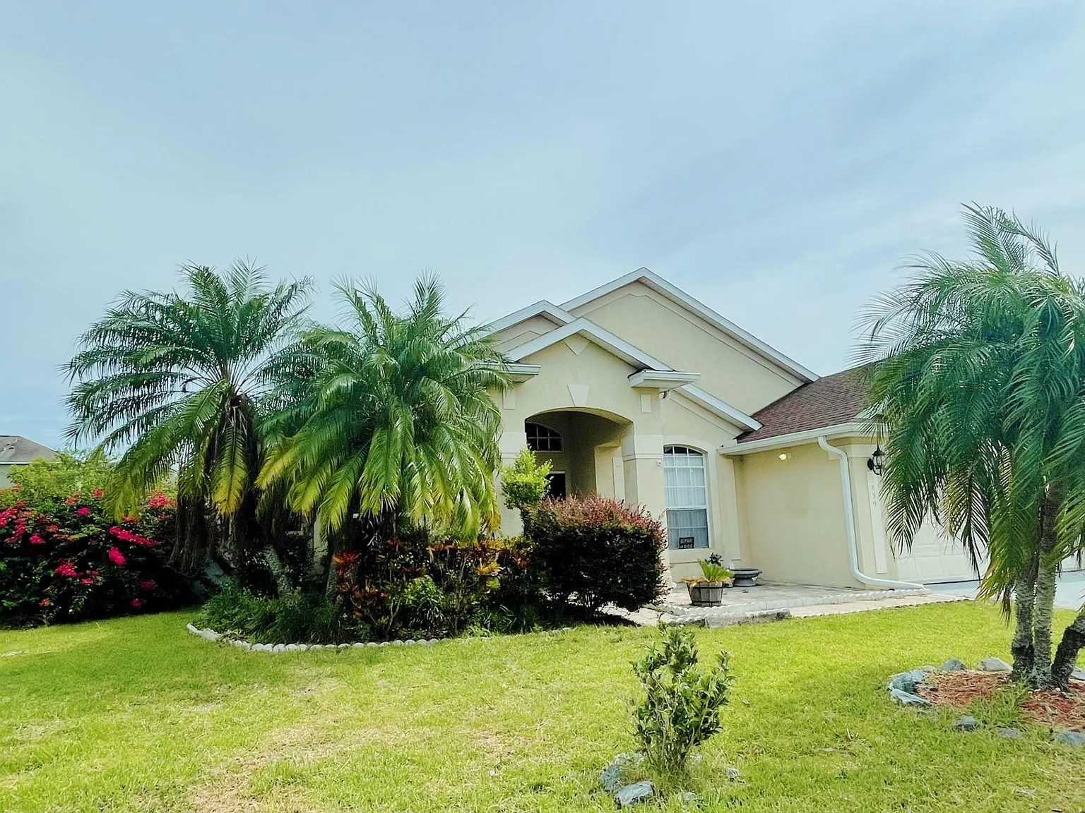 3 bed, 1739 sqft, $2,500 — Photo 1