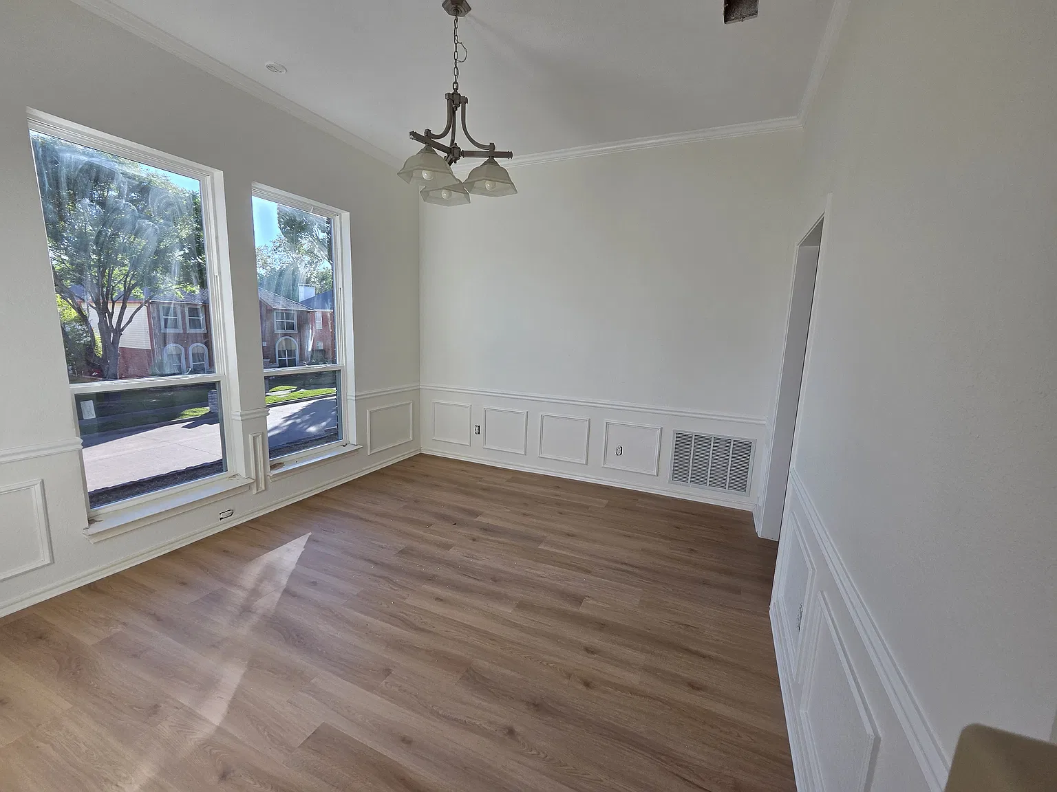 4 bed, 2.5 bath, 3100 sqft, $2,690 — Photo 3