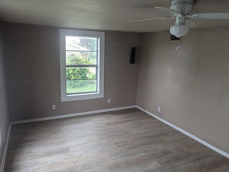 1812 E Young Ave — Photo 12
