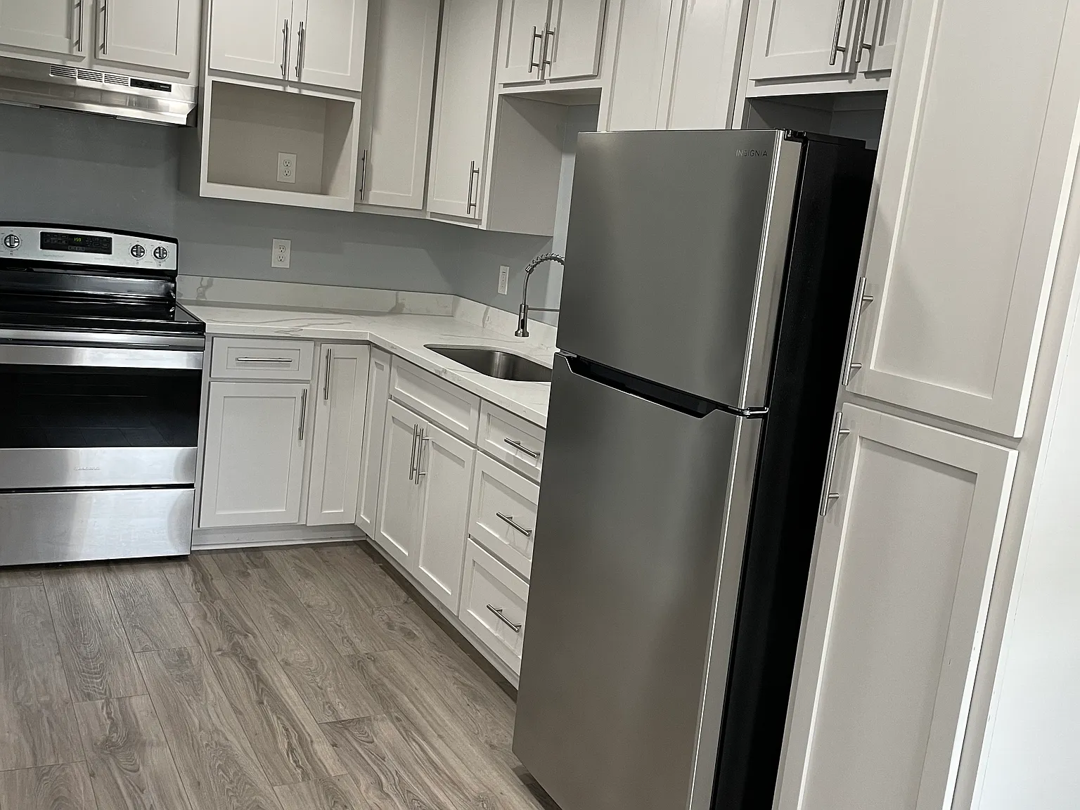 242 Edison St — Photo 3