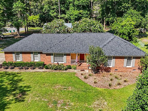 3rd image of 173 Churchill Cir