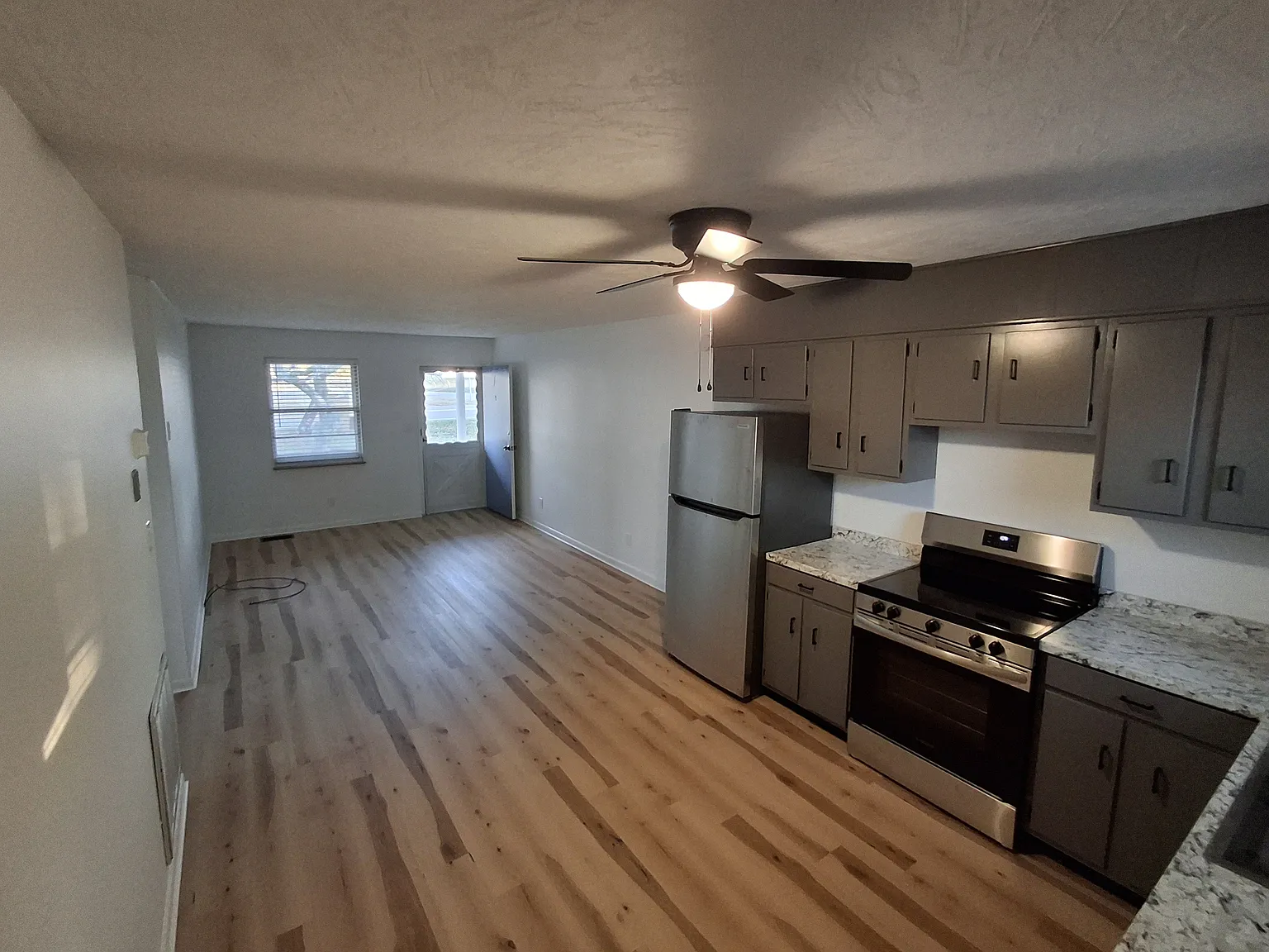 2 bed, 650 sqft, $1,300 — Photo 3