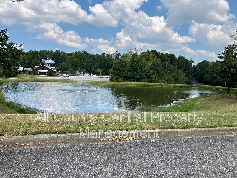 3 bed, 2.5 bath, 2036 sqft, $3,000 — Photo 4