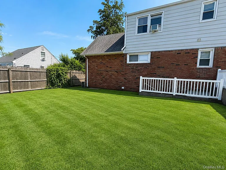 31 Maple Ave — Photo 11