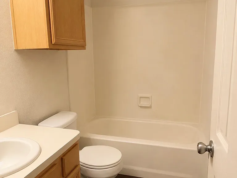 1137 Robin Cir — Photo 6