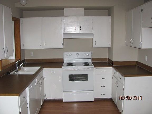 5th image of 4311 33rd St NE