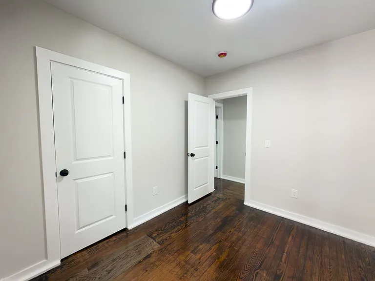 560 Howard Ave — Photo 39