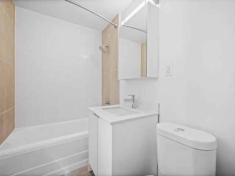 110 Saint Clair Ave W — Photo 32