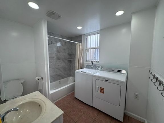 5th image of 2625 S Franklin St