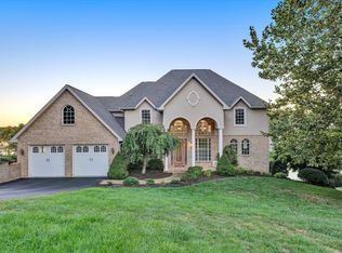 250 Sunset Pointe Dr, Moneta, VA 24121