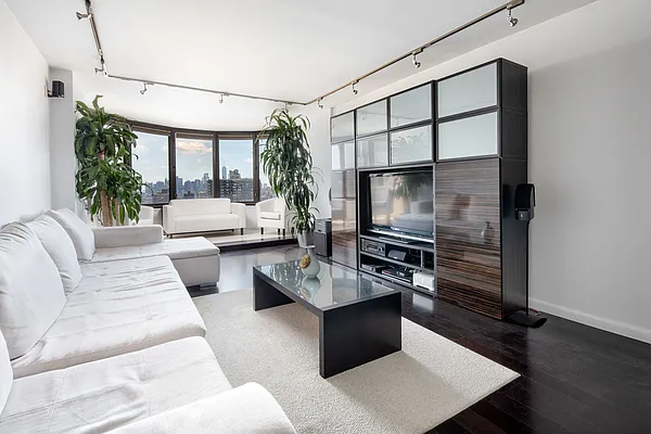 Sold by Compass | media 1
