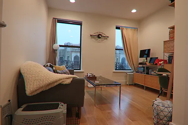 Rented by PMG Real Estate  | media 50