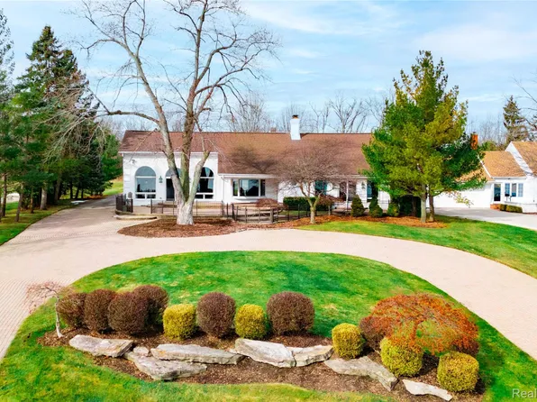 21774 E River Rd, Grosse Ile, MI 48138