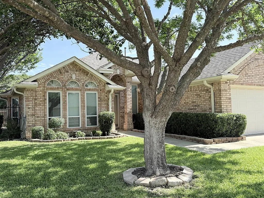 3 bed, 2.0 bath, 1655 sqft, $2,450 — Photo 3