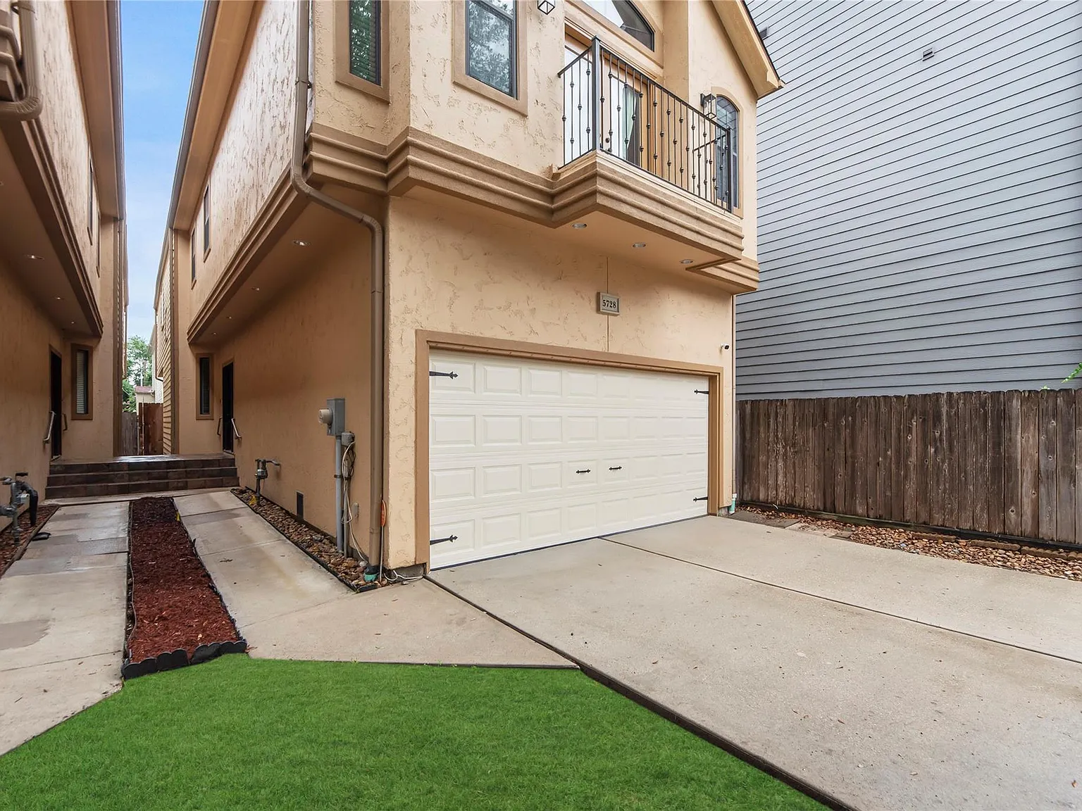 3 bed, 2.5 bath, 2535 sqft, $3,200 — Photo 4
