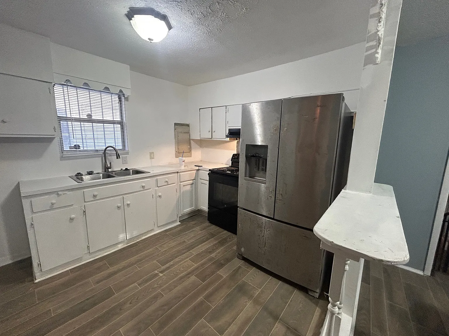 312 W Scott St — Photo 4
