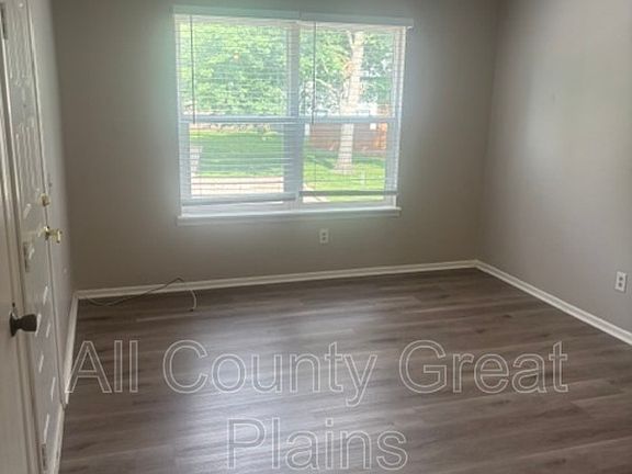4th image of 609 S Lakehurst Dr APT B