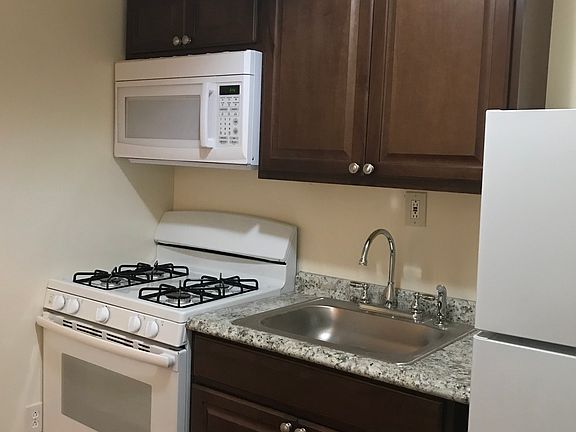 2nd image of 5145 Cypress St #1B