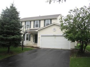 925 Shoreline Dr, Aurora, IL