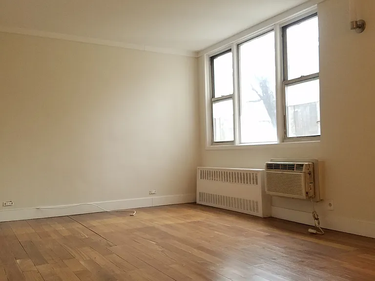 200 E 30th St #5M — Photo 1