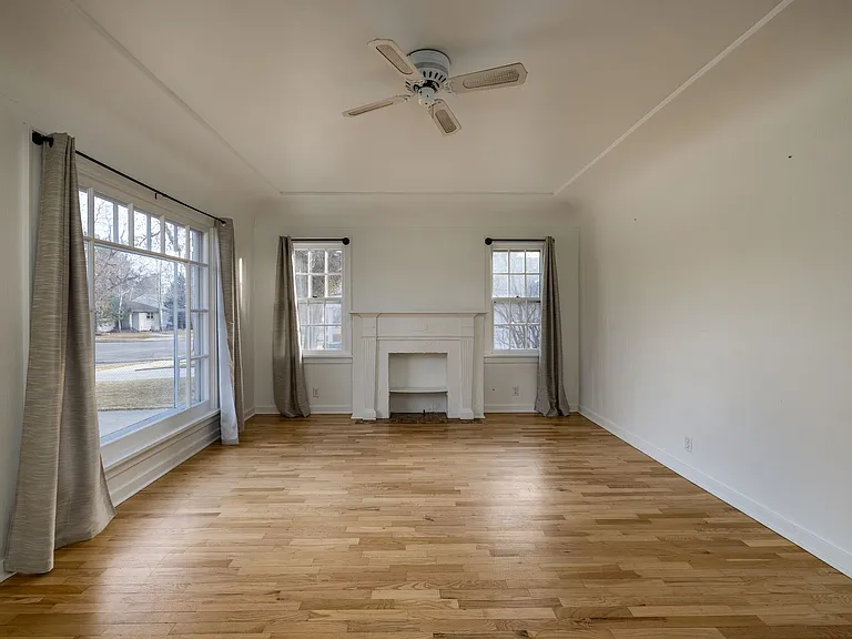 2208 Pine St — Photo 9