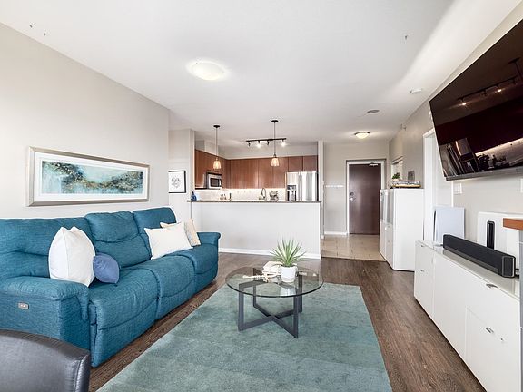 5th image of 15 E Royal Ave #703