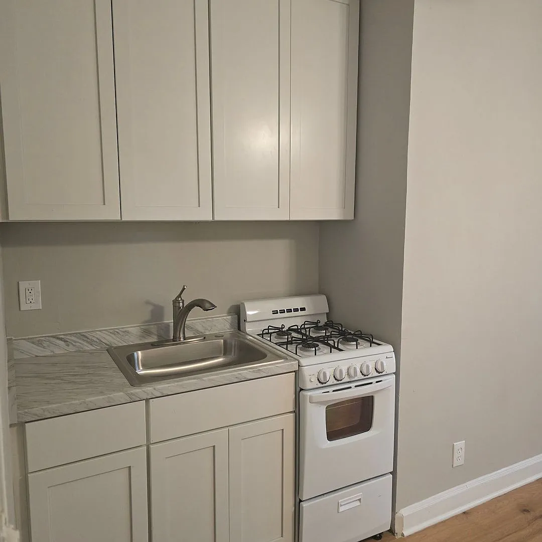 Lower East Side Milwaukee Studio and One bed Apartments- Flexible Lease Terms — Photo 3