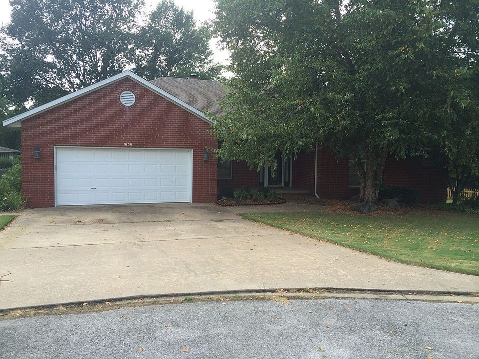 1st image of 1600 S 28th Pl