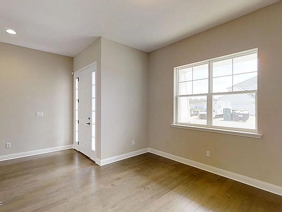 3rd image of 113 Seabrook Dr