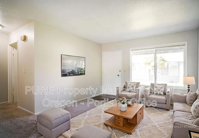 1049 SE Walnut St #11 — Photo 1