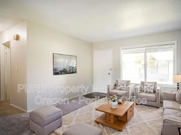 1049 SE Walnut St, Hillsboro, OR