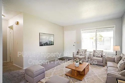 1049 SE Walnut St Photo 1