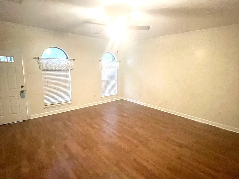 1210 Kapalama Ct — Photo 2