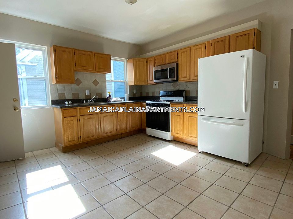 1st image of 116 Hyde Park Ave #2