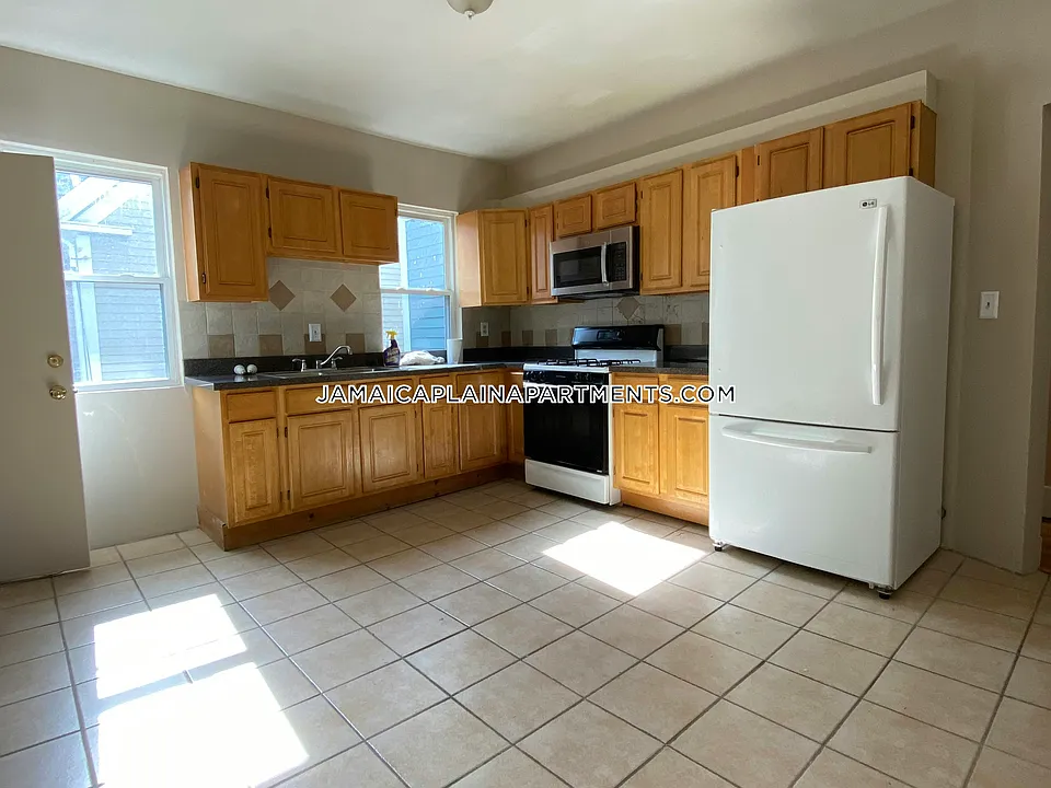 116 Hyde Park Ave #2