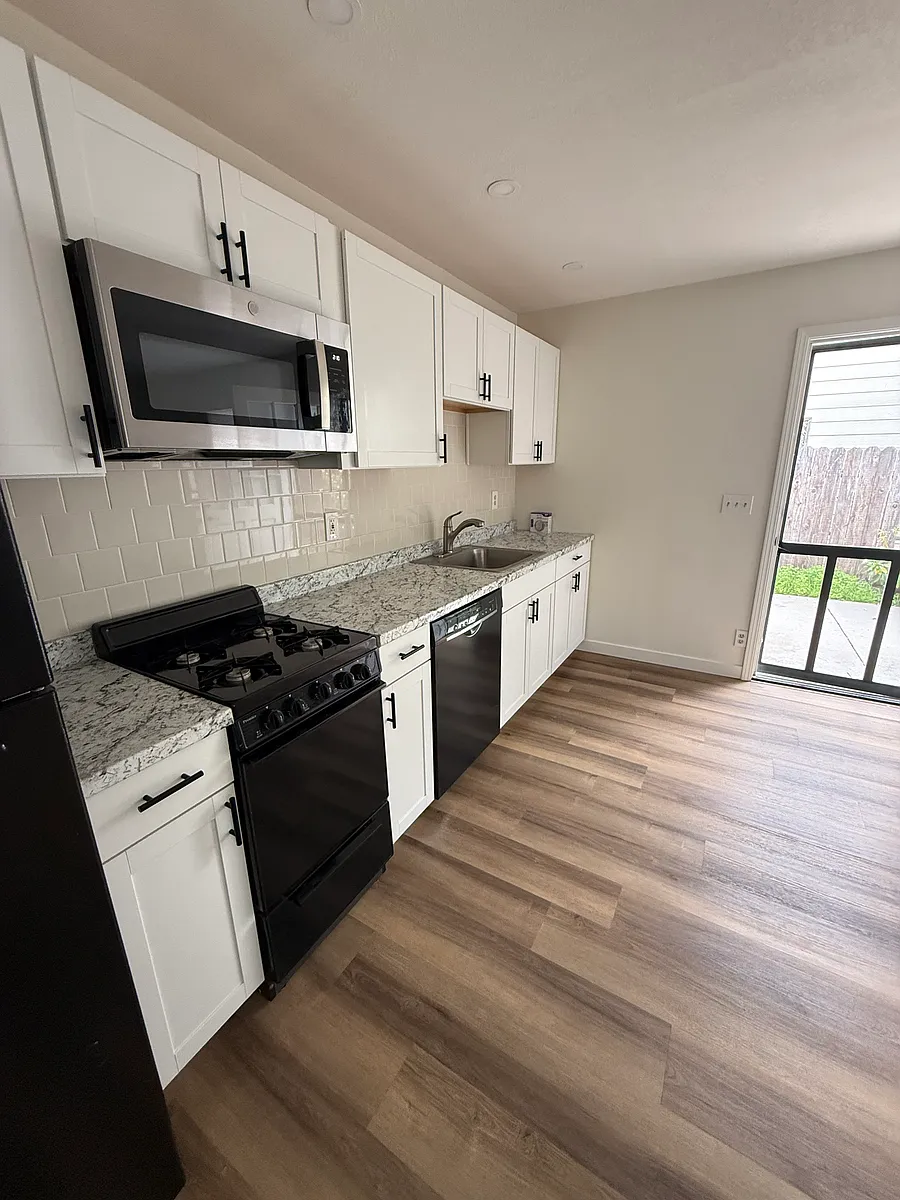 Building Photo - 531 Allen St #B