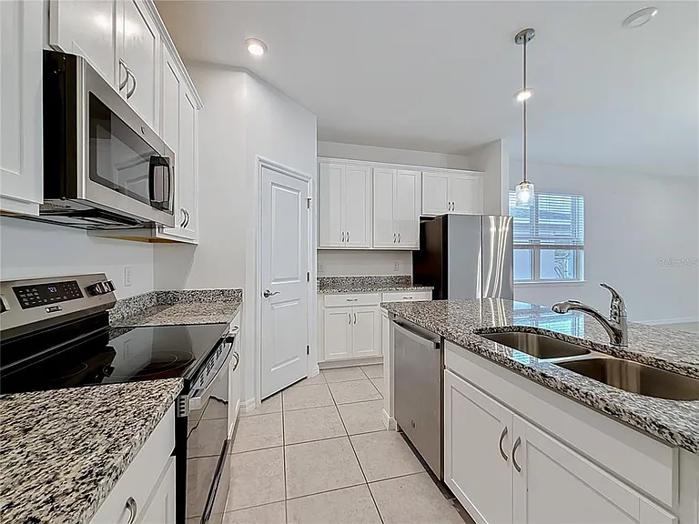 418 Quayside Ave — Photo 6