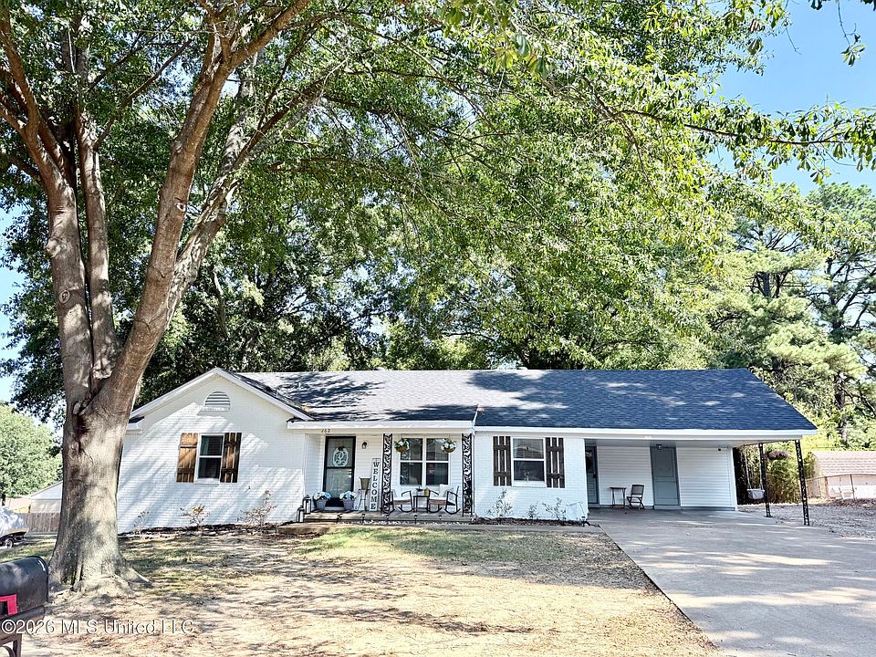 1st image of 262 Sweetbriar Ave