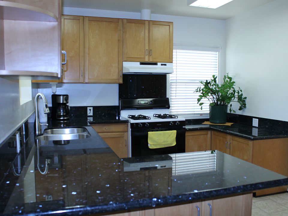 granite counter, stainless steel sink