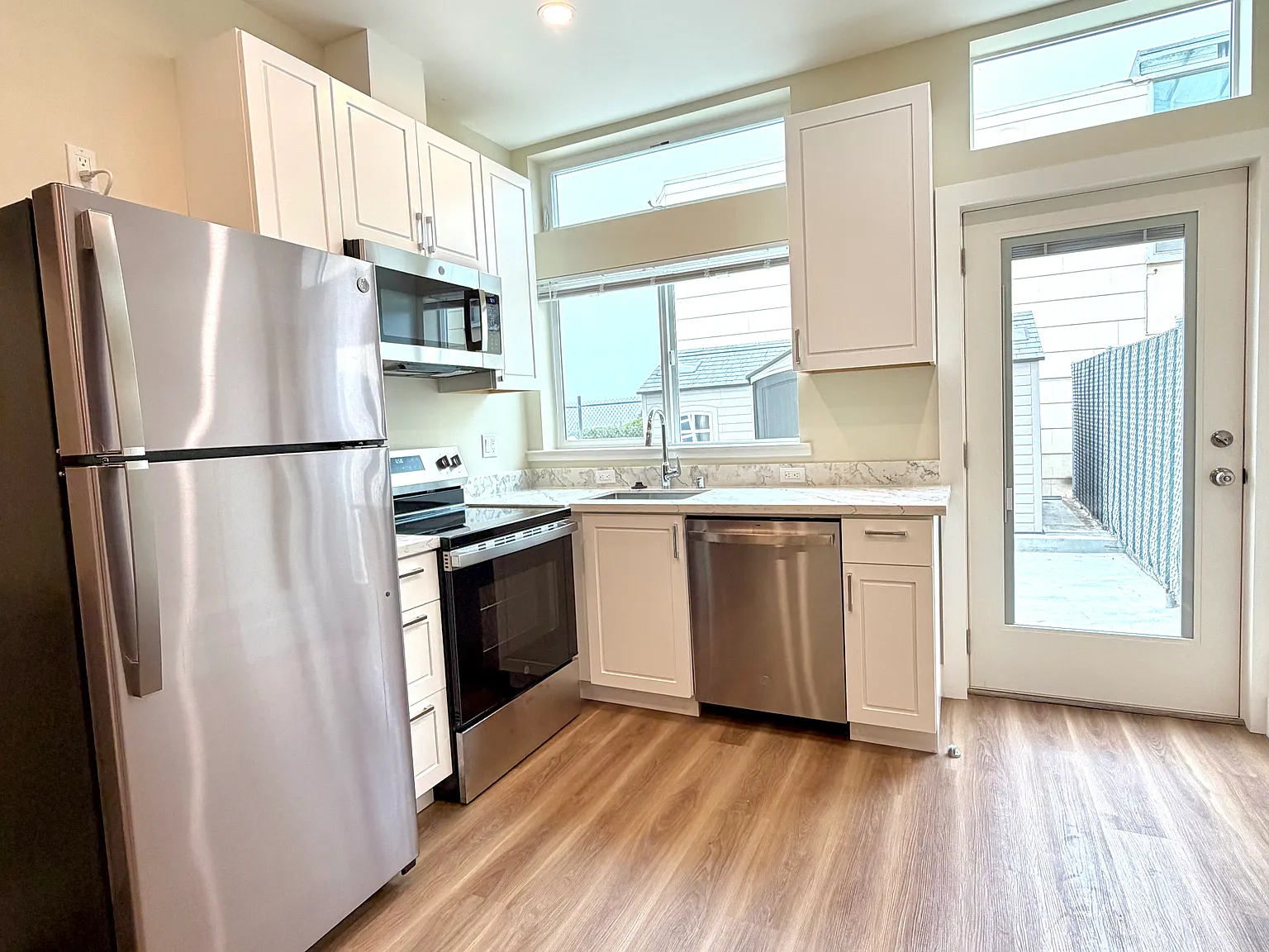 Studio, $2,975 — Photo 1