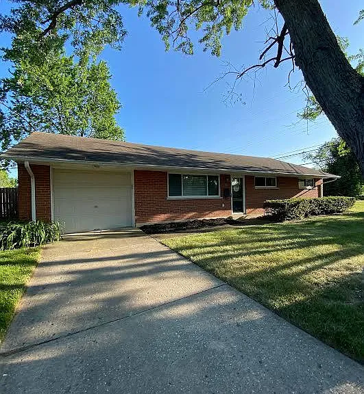 112 E David Rd — Photo 2